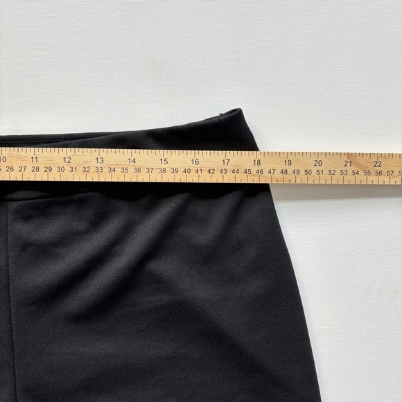 C Est 1946 Women's Black Capri Wide Short Leg Dress Pants Size Large - Picture 8 of 8